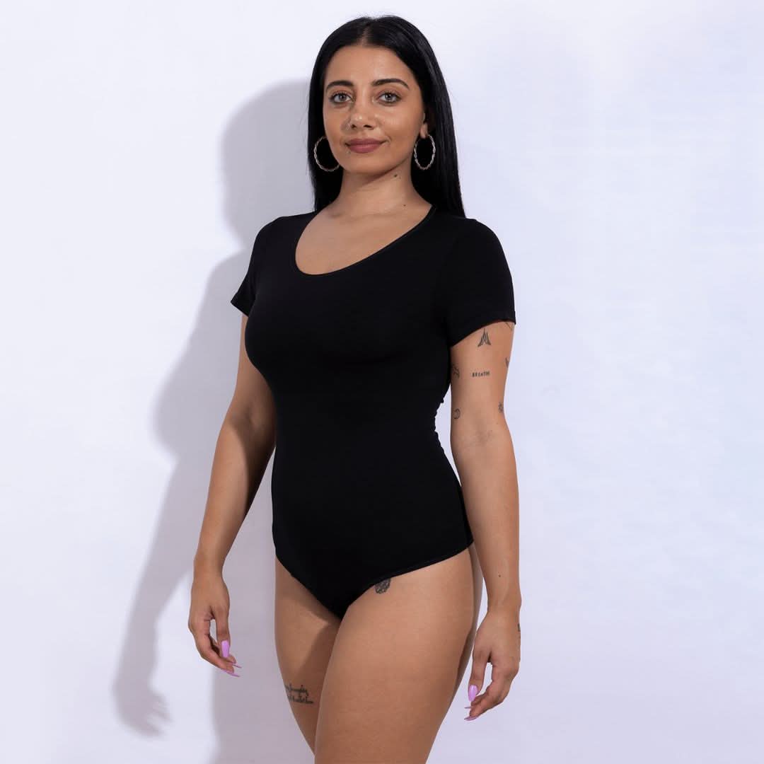 Model in the picture is 160 cm tall, and weights 60 Kgs