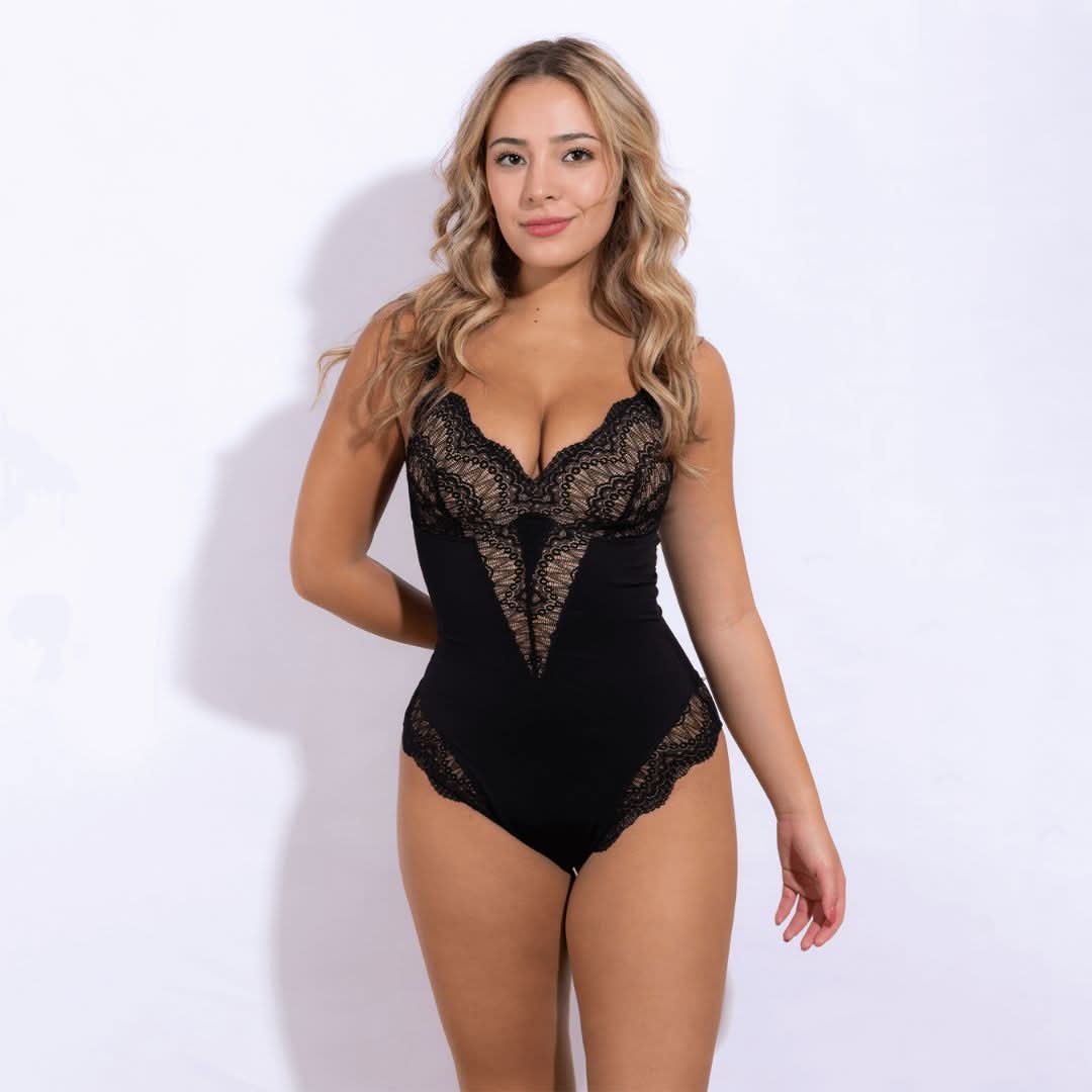 Model in the picture is 158 cm tall, and weights 51 Kgs wearing small