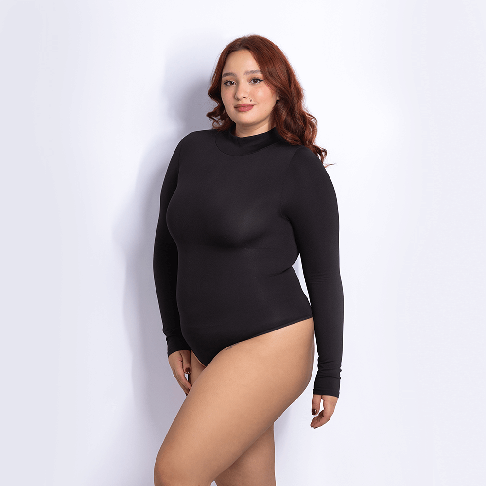 Model in the picture is 178 cm tall, and weights 96 Kgs