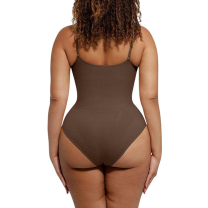 Model in the picture is 168 cm tall, and weighs 78 kgs, wearing brown classic cut M/L.