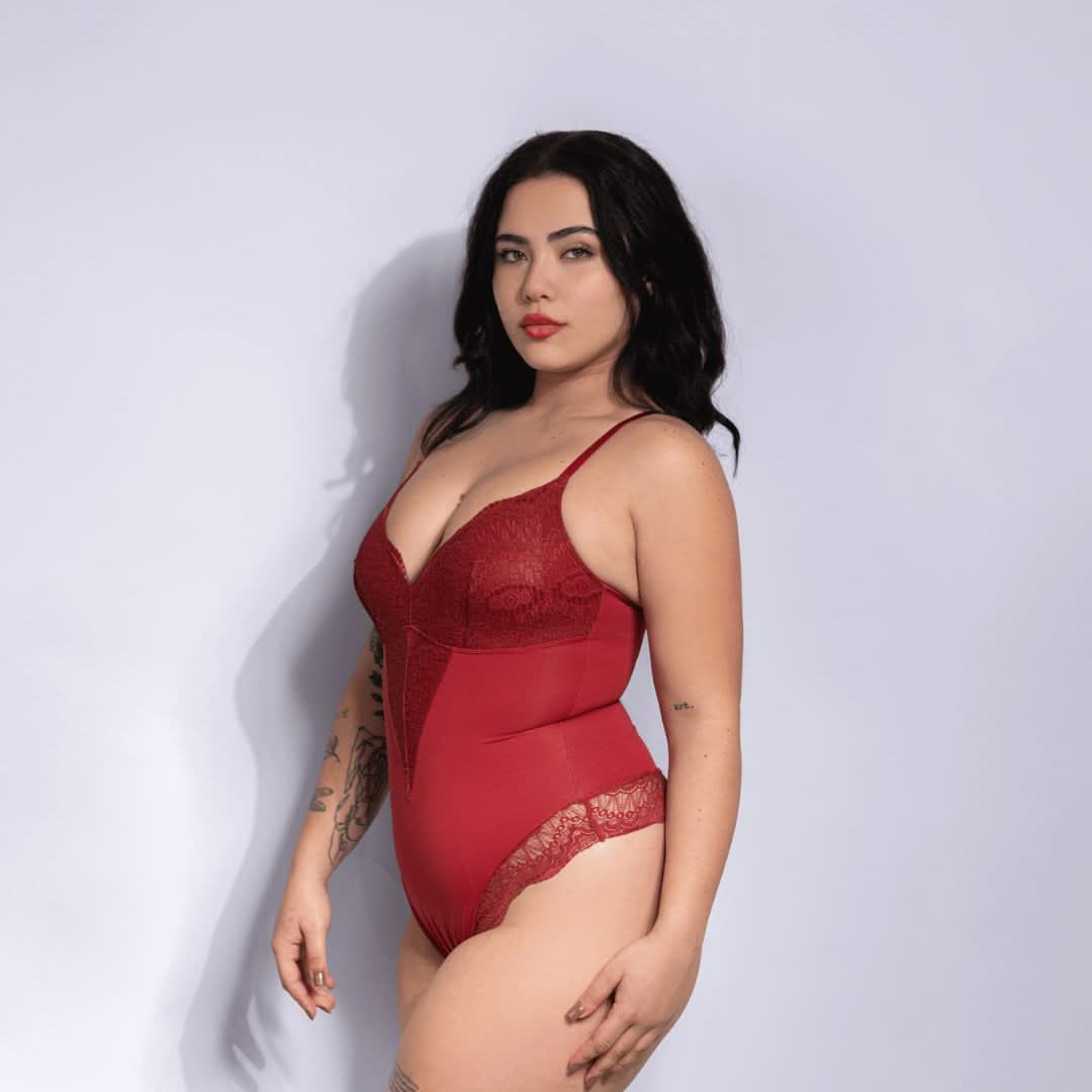 Model in the picture is 175 cm tall, and weights 80 Kgs wearing Red Large