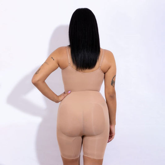 Model in the picture is 160 cm tall, and weights 60 Kgs wearing M/L