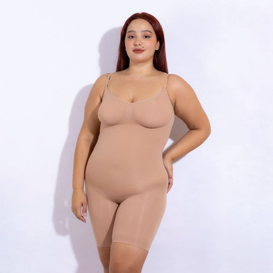 Model in the picture is 178 cm tall, and weights 96 Kgs wearing XL/XXL