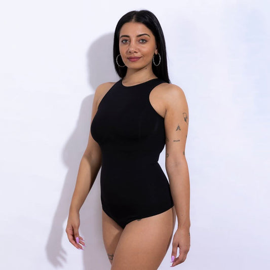 Model in the picture is 160 cm tall, and weights 60 Kgs wearing M/L