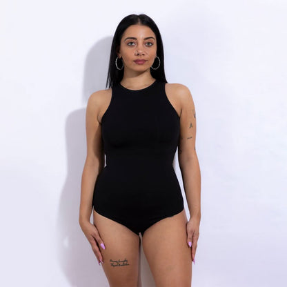 Model in the picture is 160 cm tall, and weights 60 Kgs wearing M/L