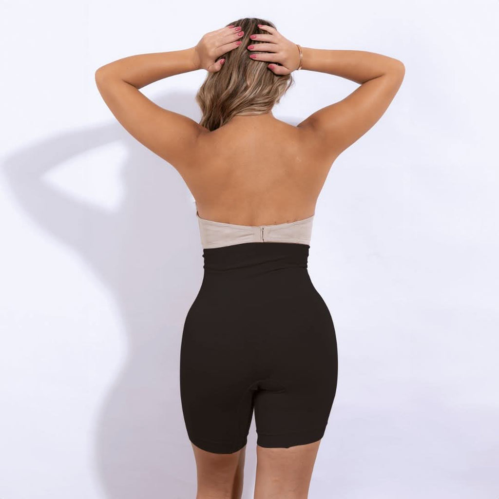 Model in the picture is 158 cm tall, and weights 51 Kgs wearing S