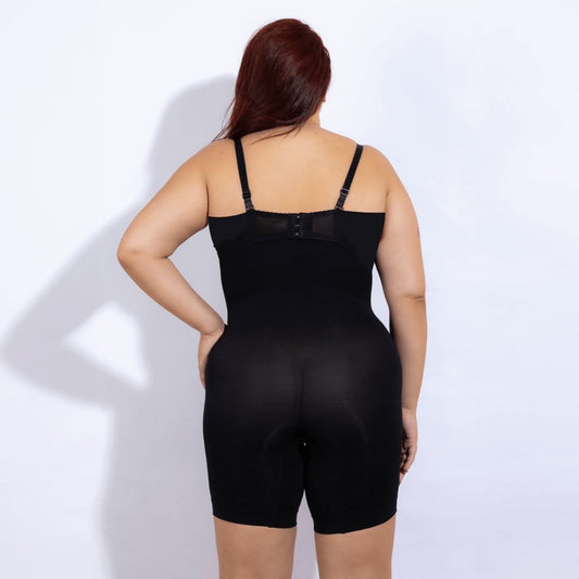 Model in the picture is 178 cm tall, and weights 96 Kgs wearing XL