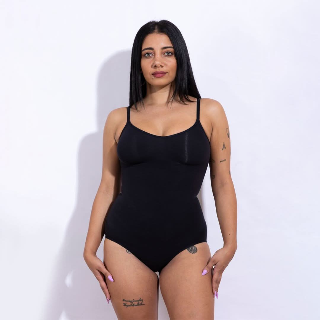 Model in the picture is 160 cm tall, and weights 60 Kgs wearing black classic cut M/L