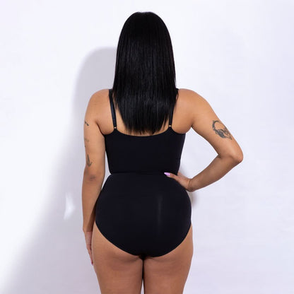 Model in the picture is 160 cm tall, and weights 60 Kgs wearing black classic cut M/L