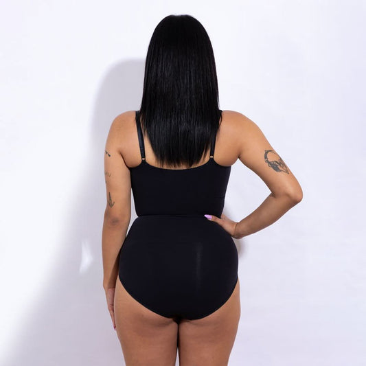 Model in the picture is 160 cm tall, and weights 60 Kgs wearing black classic cut M/L