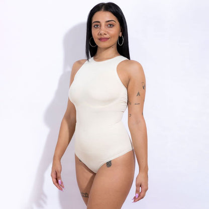 Model in the picture is 160 cm tall, and weights 60 Kgs wearing M/L