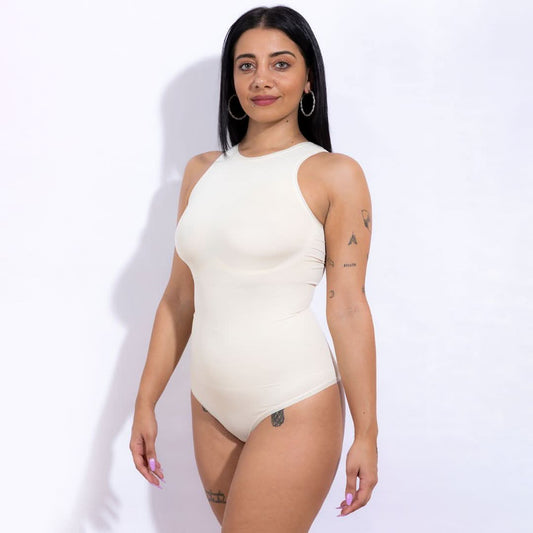 Model in the picture is 160 cm tall, and weights 60 Kgs wearing M/L