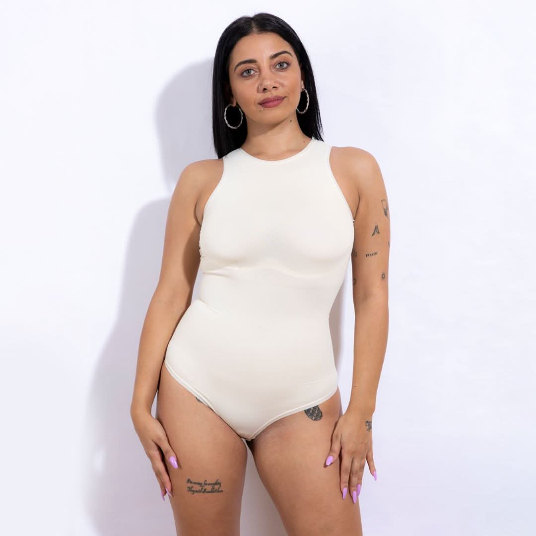 Model in the picture is 160 cm tall, and weights 60 Kgs wearing M/L