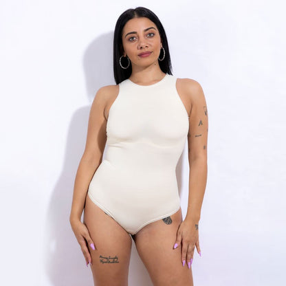 Model in the picture is 160 cm tall, and weights 60 Kgs wearing M/L