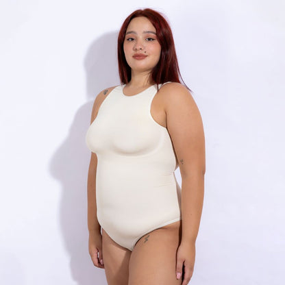 Model in the picture is 178 cm tall, and weights 96 Kgs wearing XL/XXL